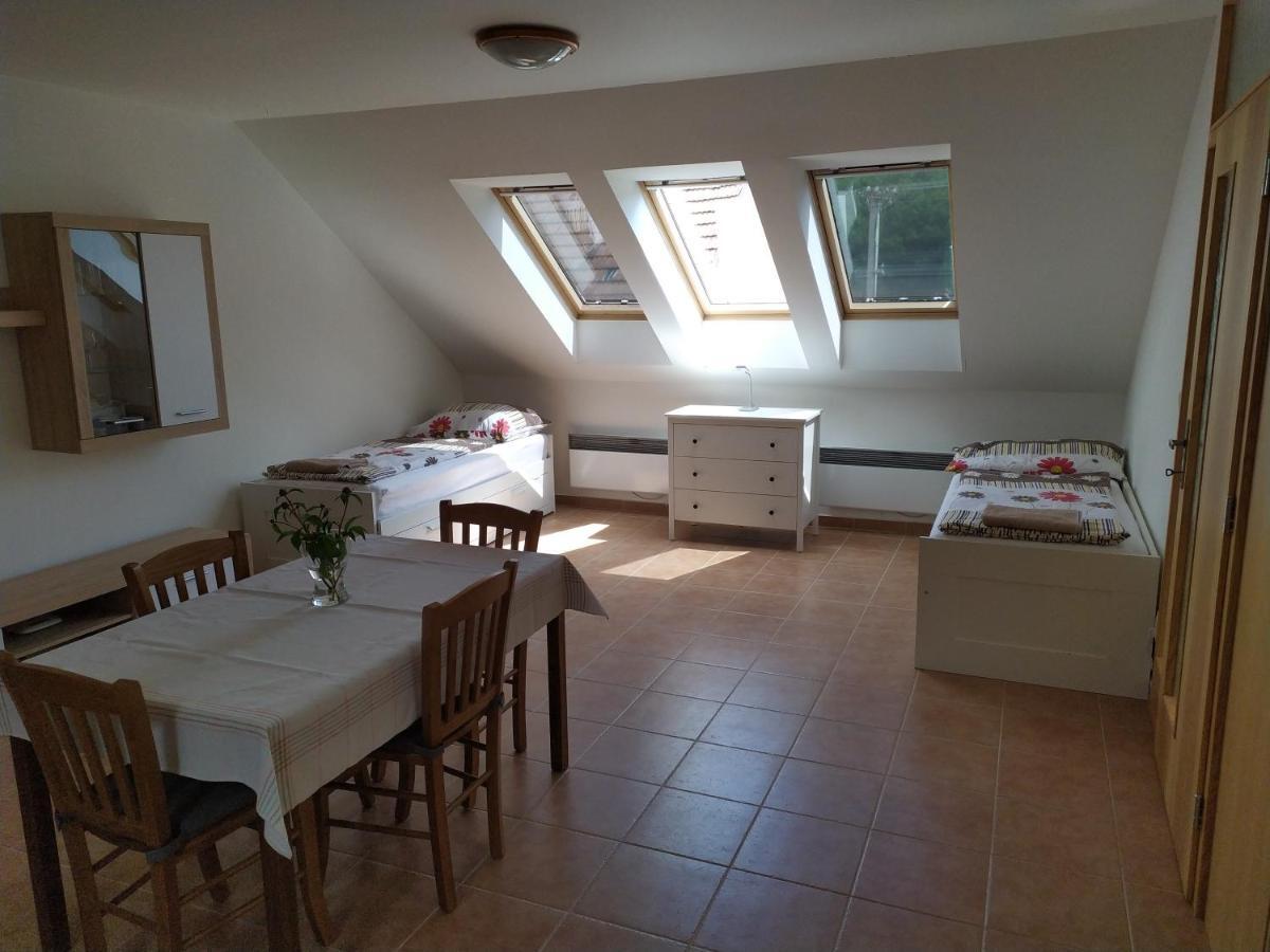 Apartment Koprivovi Němčičky エクステリア 写真